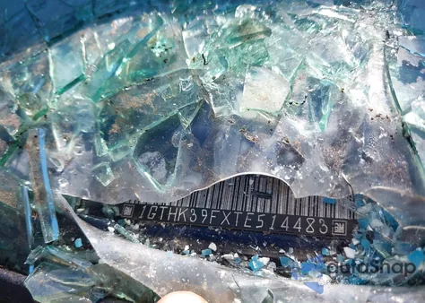 1996 GMC Sierra K3500 from USA, damaged, VIN 1GTHK39FXTE514483